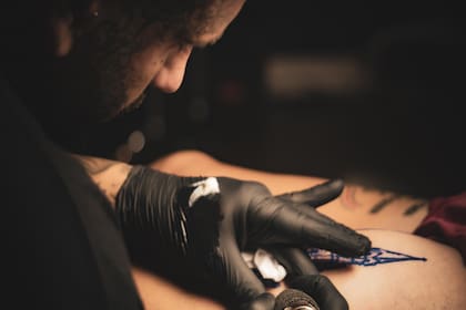 Damián encontró en los tatuajes la manera de reinventarse y volver a creer en sí mismo.