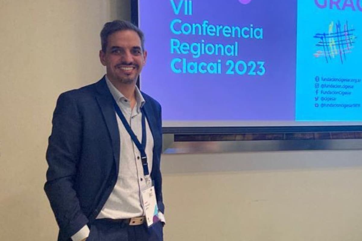 Damián Levy, presidente de la Fundación Cígesar, durante una actividad pública vinculada a la salud sexual y reproductiva