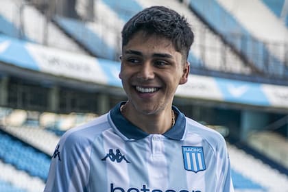 Damián Pizarro, delantero chileno que llegó a préstamo de Udinese, una alternativa ante la lesión de Maravilla Martínez