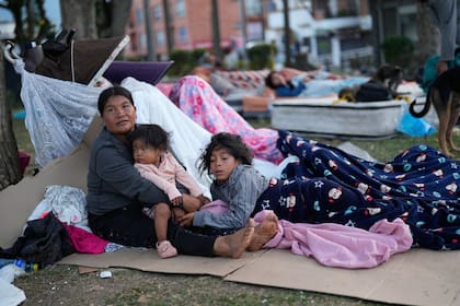 Damnificados de Pereira acampan al raso en un parque tras el terremoto (Archivo)