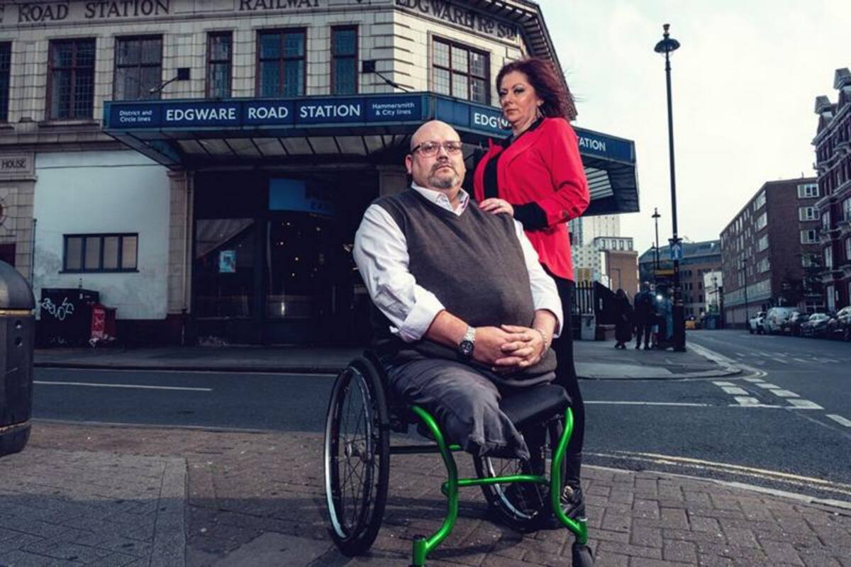 Dan Biddle, víctima del atentado en el metro de Londres hace 20 años, junto a su esposa Gem.