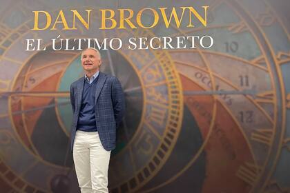 Dan Brown está entusiasmado con la serie que Netflix elabora para esta novela