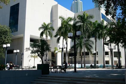 Dan clase de inglés a conductores comerciales en Miami-Dade