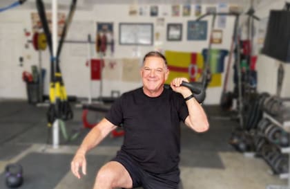 Dan John cuenta con más de 30 años de experiencia dictando clases y escribiendo libros sobre fitness