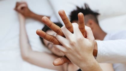 Dan Savage ha escrito sobre relaciones desde hace 30 años. Algunos de los términos que ha usado en sus columnas se han convertido en neologismos usados en EE.UU.