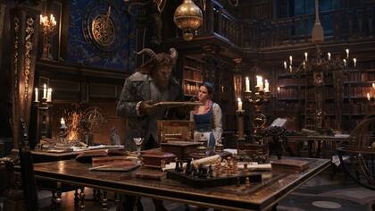 Dan Stevens y Emma Watson en La bella y la bestia