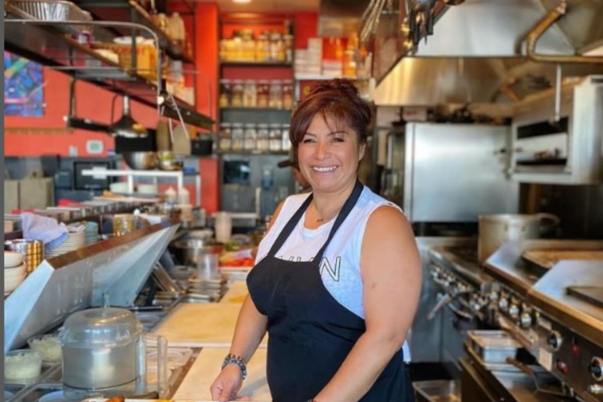 Dana Rodríguez creció en una granja en México, donde ayudaba a su madre a moler maíz para hacer tortillas