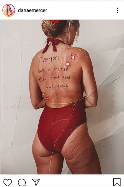 Danae Mercer, periodista y modelo que publica fotos muy alejadas de la idea de que todo es perfecto