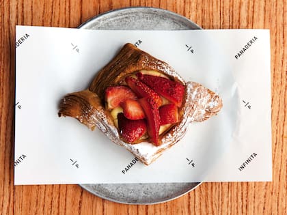 Danesa de frutillas con museline.