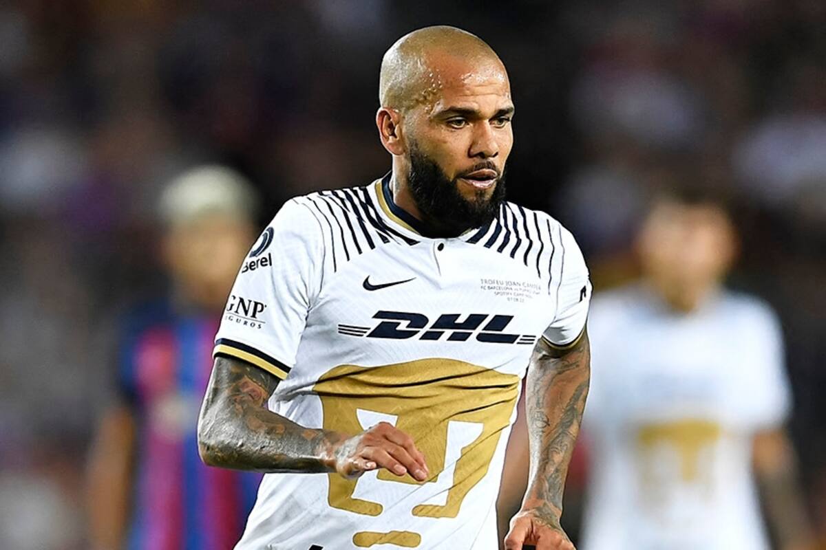 Dani Alves jugó pocos partidos en Pumas, que le reclama un resarcimiento por incumplir su compromiso de buena conducta