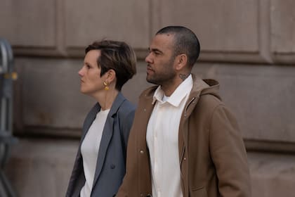 Dani Alves pagó la fianza y salió de la cárcel