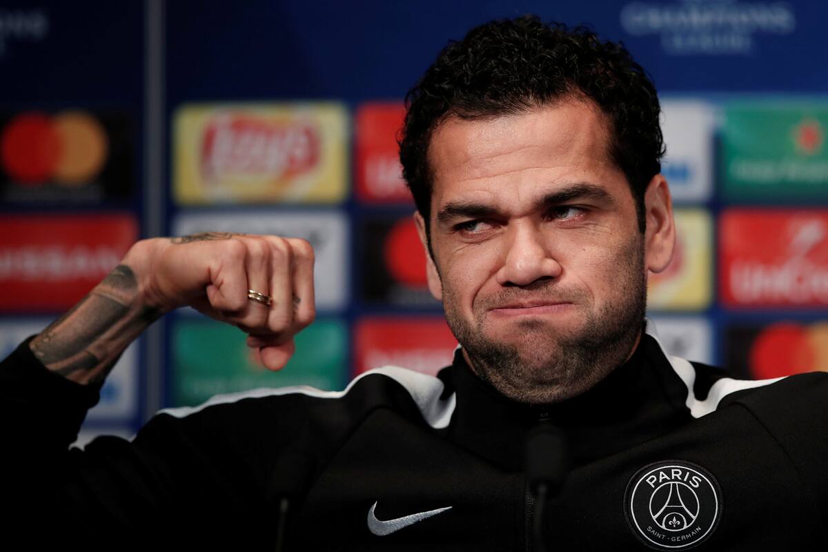 Dani Alves quiere volver a jugar "lo más pronto posible"