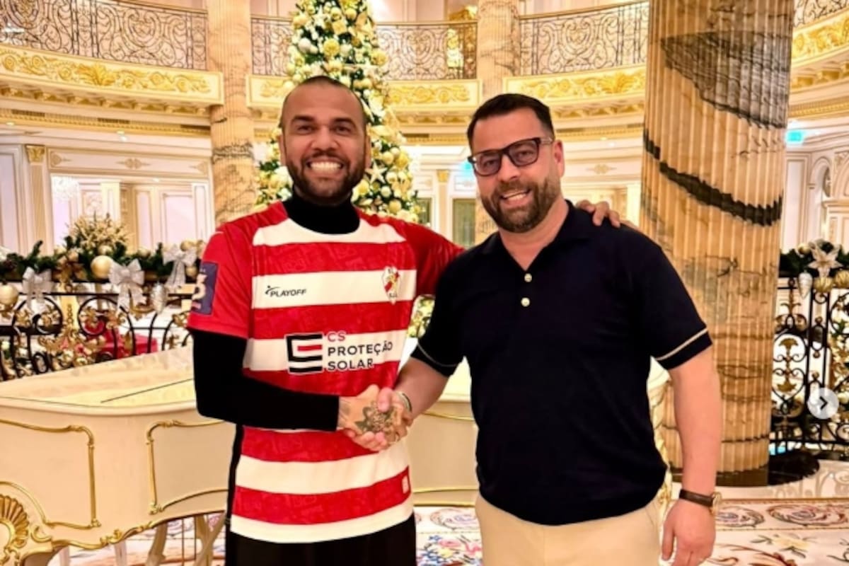Dani Alves sella el acuerdo con Sporting Clube de São João de Ver