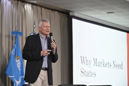 Dani Rodrik dio una conferencia en la Facultad de Ciencias Económicas de la Universidad de Buenos Aires (UBA)
