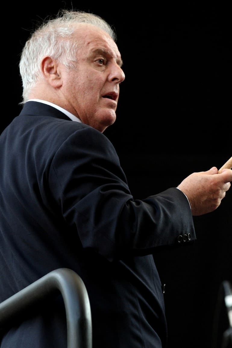 Daniel Barenboim festeja sus ocho décadas alejado de los escenarios, tras revelar que sufre una "enfermedad neurológica grave"