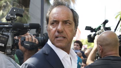Scioli, apuntado por sospechosos retiros de fondos