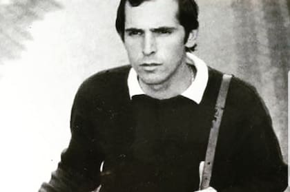 Daniel, al poco tiempo de su llegada. En la estación de subte Ópera, Madrid, 1976.
