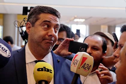 El presidente de Boca, Daniel Angelici, ayer en el edificio de la Conmebol, en las afueras de Asunción: “No vamos a jugar hasta que el Tribunal se expida”