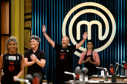 Daniel Aráoz y Sol Pérez prepararon los mejores pasteles de papa de
la primera gala de eliminación de MasterChef Celebrity 2