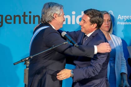 A un año de su asunción como ministro, Daniel Arroyo acelera el plan para evitar tomas de tierras