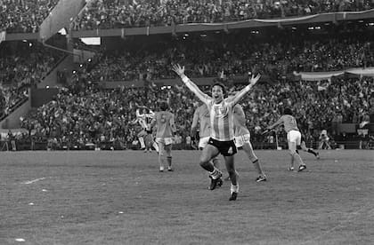 Daniel Bertoni celebra el tercer gol argentino ante Holanda en el Mundial de 1978