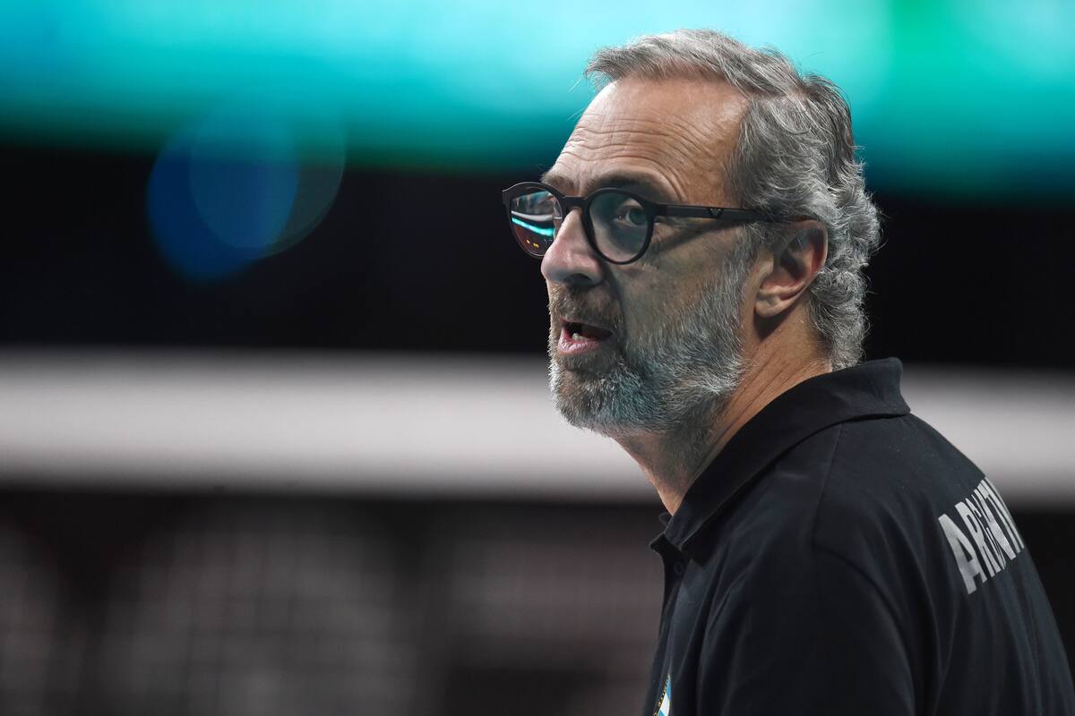 Daniel Castellani es una de las grandes glorias del vóleibol argentino; incansable, se desafía con Las Panteras