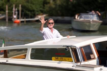 Daniel Craig a su llegada a la conferencia de prensa de la película "Queer" durante la 81a edición del Festival de Cine de Venecia en Venecia, Italia, el martes 3 de septiembre de 2024. (Foto Vianney Le Caer/Invision/AP)