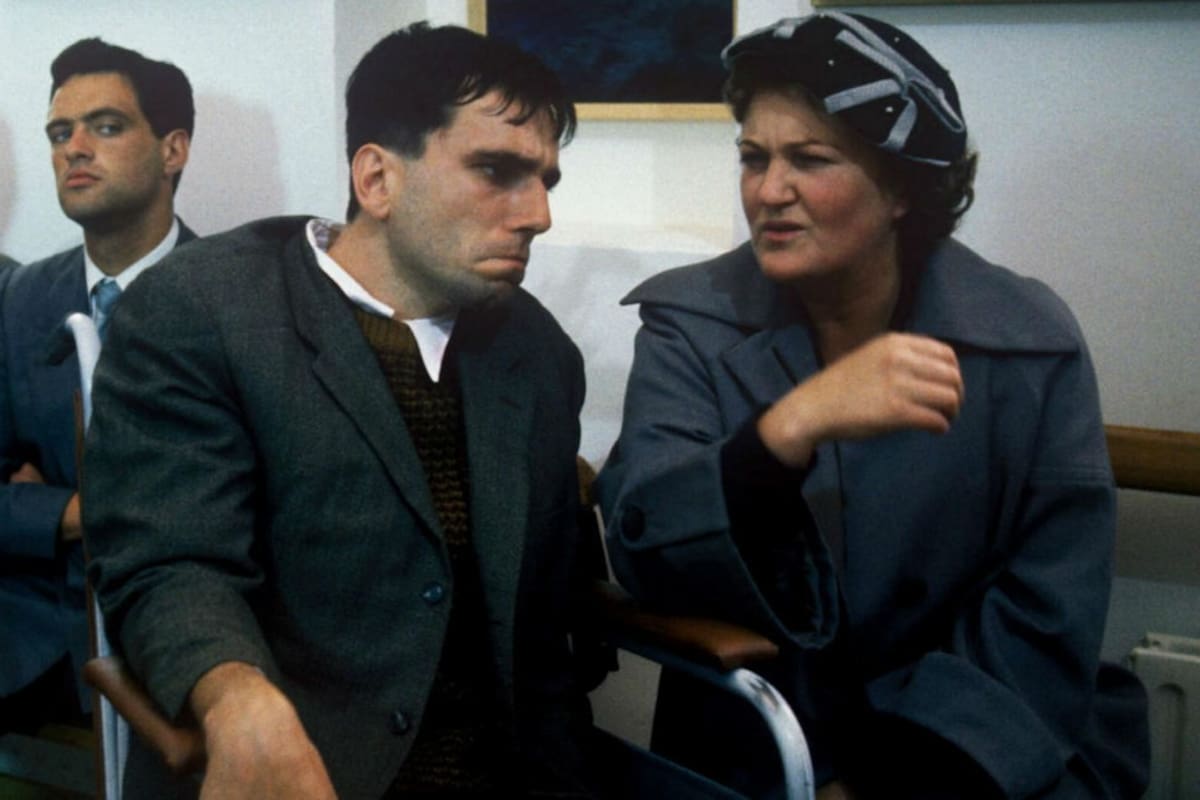 Daniel Day-Lewis en una escena de la película Mi pie izquierdo, del año 1989, que inspiró el nombre del grupo que cuenta historias de parálisis cerebral