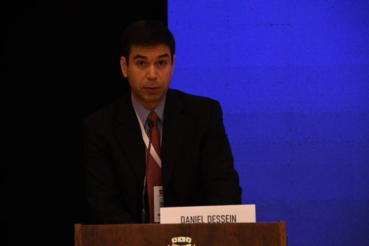 Daniel Dessein fue el encargado de leer el informe de la entidad antes del cierre del encuentro