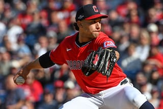 Jonrón de Halpin voltea el Juego 3, Guardianes vencen 3-2 a Rays y lideran 2-1 la serie