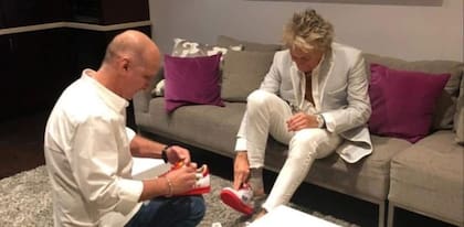 Daniel fabricó los zapatos a medida.