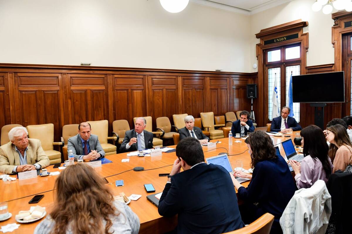 Daniel Funes de Rioja brindó una conferencia junto al gobernador de Neuquén, Omar Gutiérrez, y otros miembros de la UIA
