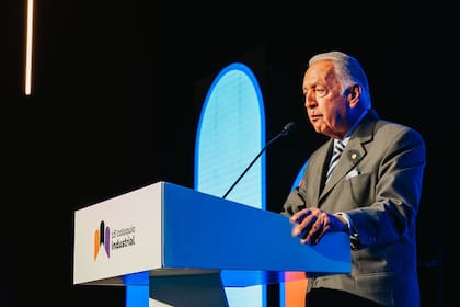 Daniel Funes de Rioja participó del Coloquio Industrial en Córdoba.