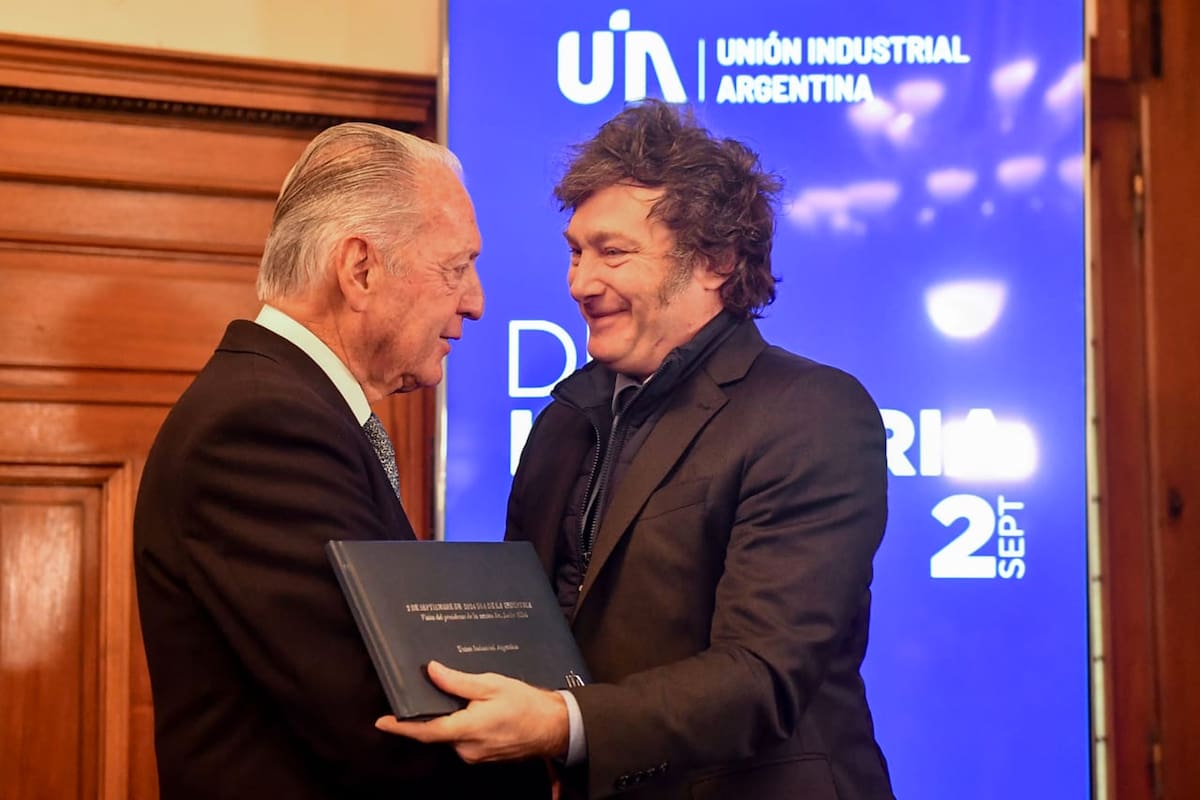 Daniel Funes de Rioja y Javier Milei, en la Unión Industrial Argentina