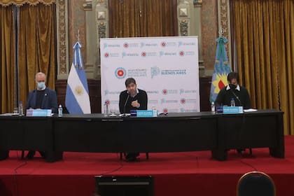 Daniel Gollán, Carlos Bianco y Nicolás Kreplak en la conferencia de prensa de esta mañana en La Plata
