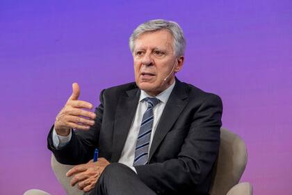 Daniel López Rosetti es autor de numerosos best sellers, incluyendo Estrés, sufrimiento y felicidad