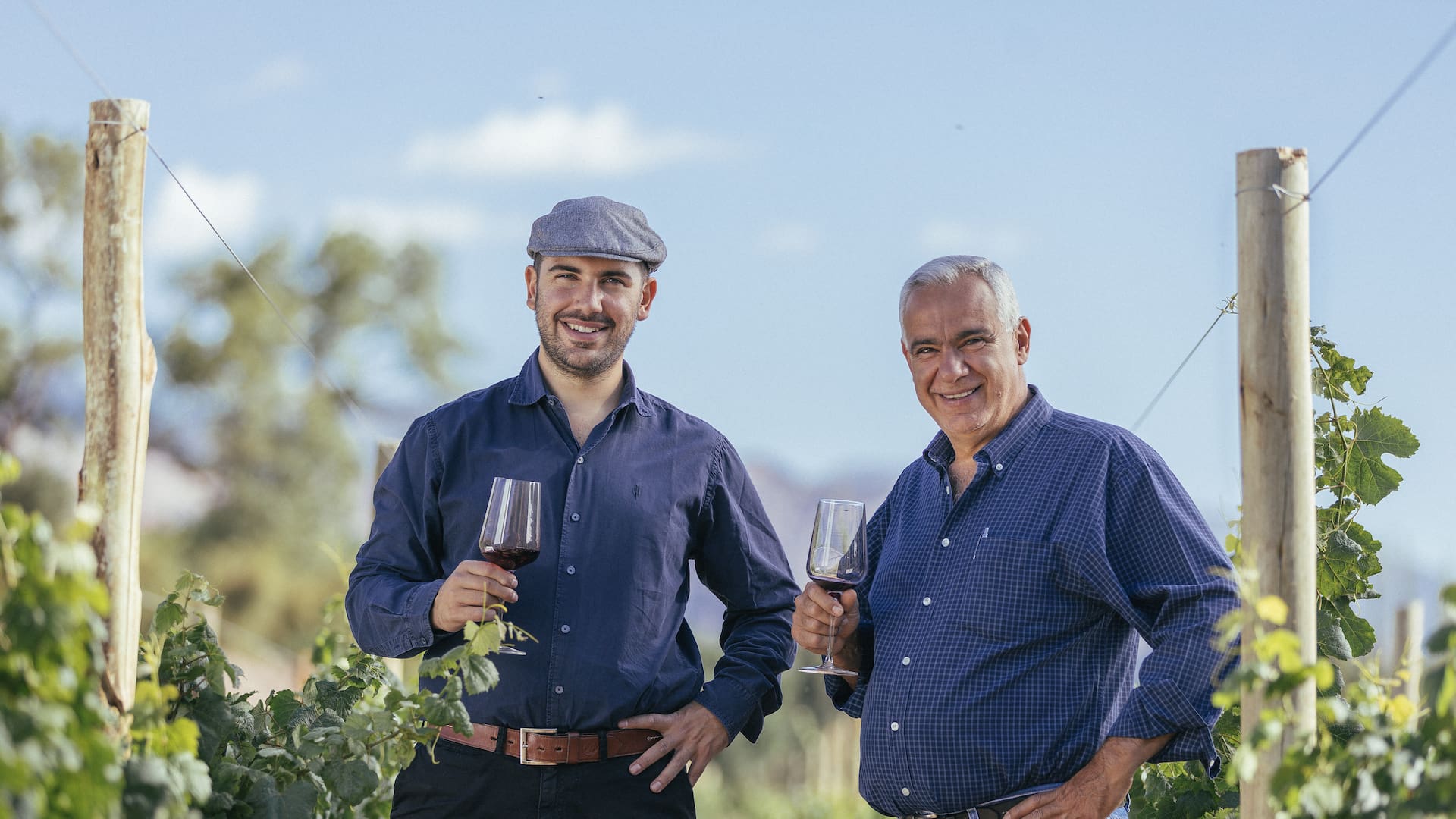 Daniel Manzur, padre e hijo. Ambos están al frente de la bodega El Bayeh.