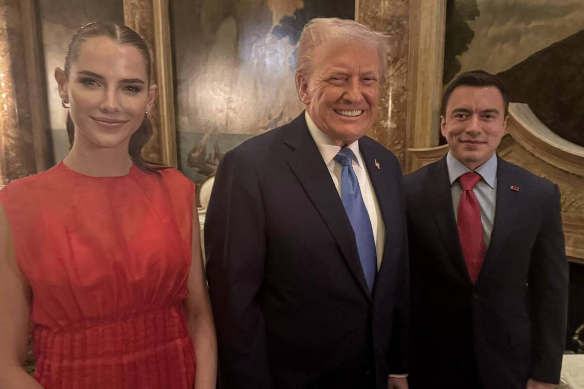 Daniel Noboa y su esposa, junto a Donald Trump
