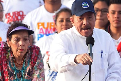 Daniel Ortega junto a Rosario Murillo en una imagen de archivo. MARVIN RECINOS AFP