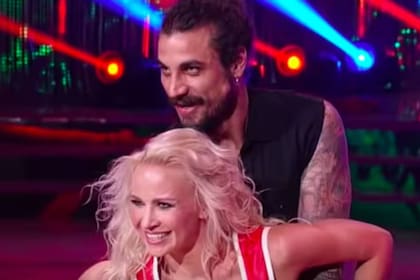 Daniel Osvaldo y la sueca Veera Kinnunen en la edición italiana de Bailando con las estrellas, donde el exfutbolista llegó a ubicarse en el tercer lugar