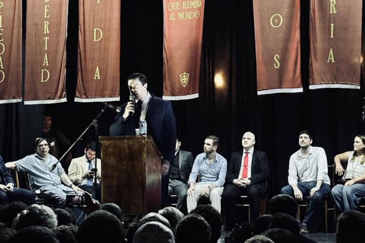 Daniel Parisini, el Gordo Dan, durante el acto de lanzamiento de Las Fuerzas del Cielo, junto a otros seguidores del presidente Milei