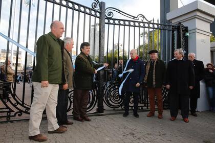 Daniel Pelegrina y Horacio Rodríguez Larreta,en el centro, en el corte de cintas
