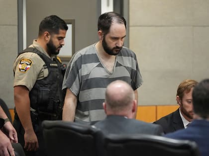 Daniel Perry, quien fue convicto de matar a tiros a un manifestante de Black Lives Matter, en el tribunal de Austin, Texas, el 10 de mayo del 2023. (Jay Janner/Austin American-Statesman via AP, Pool, File)