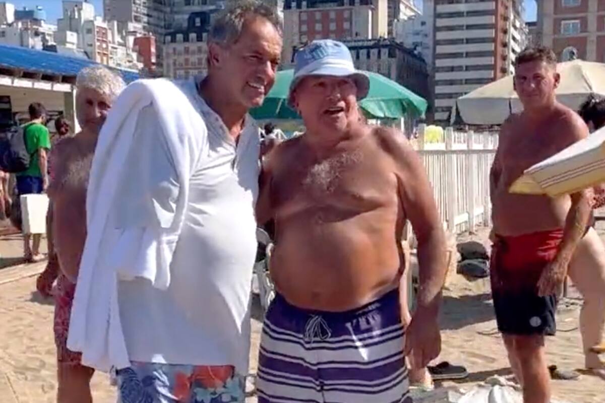 Daniel Scioli caminó las playas de Mar del Plata