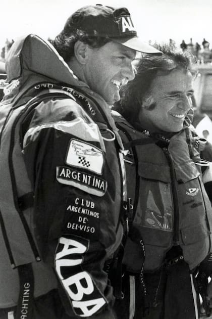 Daniel Scioli junto al presidente Carlos Menem, en la previa de la primera etapa de los 1000 kilómetros del Delta, el 3 de diciembre de 1989