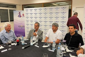 Daniel Scioli, Pablo Moyano y Juan Pablo Brey, en la sede de Aeronavegantes