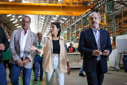 Daniel Scioli recorrió este martes una empresa en Quilmes junto a la intendenta Mayra Mendoza