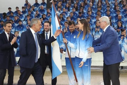 Daniel Scioli y Mario Moccia, con Sofía Cairo y Rubén Rézola, los abanderados de los Juegos Suramericanos 2026