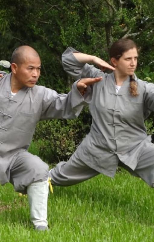 Daniel Vera junto con su mujer Yamila Melillo forman parte de la 32da. generación del linaje Shaolin, en la provincia china de Henan. Su misión es promover y difundir las disciplinas chinas de artes marciales y meditación en el país y América del Sur