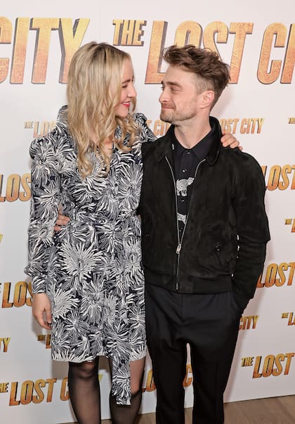 Daniel y Erin se mostraron cómplices y sonrientes en la avant premiere. Ella también es actriz: fue Cindy en la serie La rebelión de las chicas buenas (2015) y actualmente se luce en la serie Moonshine.